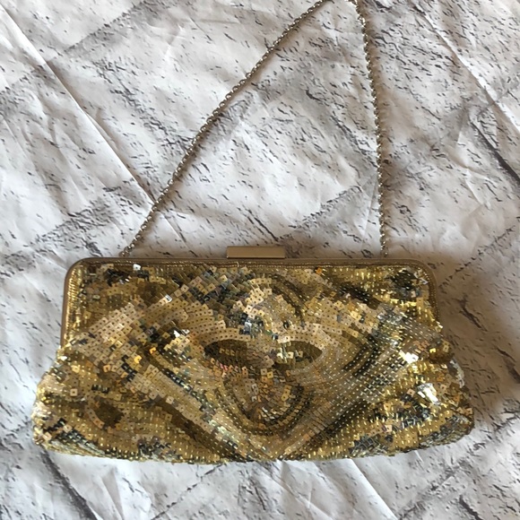 BCBGMaxAzria Handbags - BCBGMAXAZRIA Beautiful sequined clutch handbag